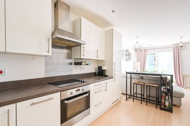 River Heights - 1 Bedroom, 90 High Street, London photo 3