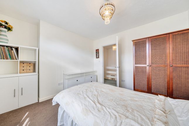 2A, Kingston Road, Romford photo 4