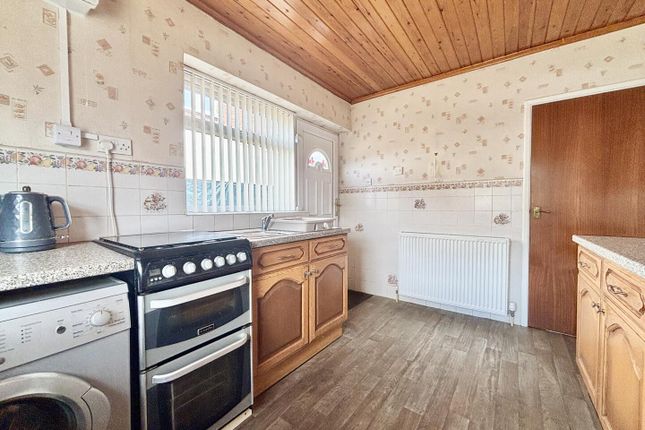 17, Cardinal Close, Leeds photo 4