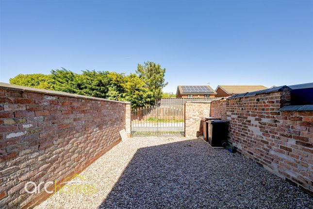 527, Bickershaw Lane, Wigan photo 4