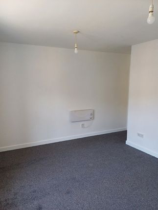 Flat 7, 14 Market Street Lancshire, Bacup photo 4