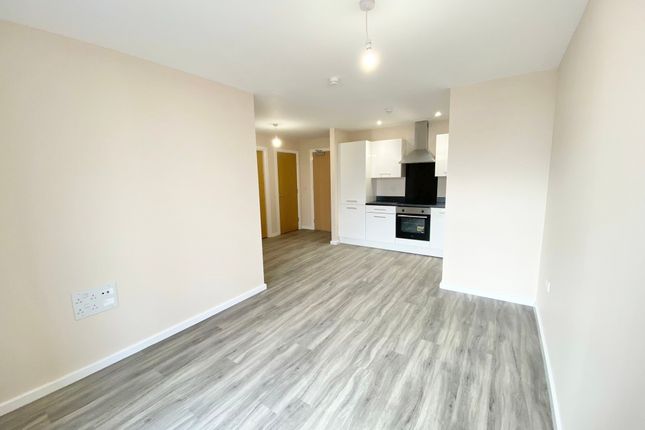 Flat for sale in Saxon Square, Manchester