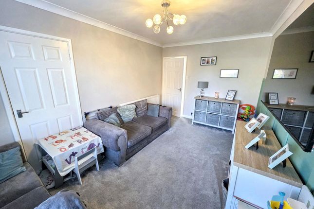 107, Chesterhill, Cramlington photo 3