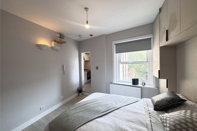 Flat 4, 61, High Road, Willesden Green photo 2