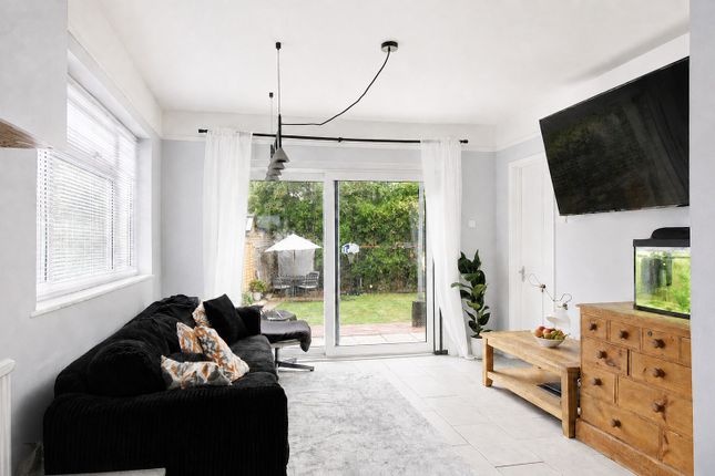 44, Smithy Lane, Tadworth photo 4