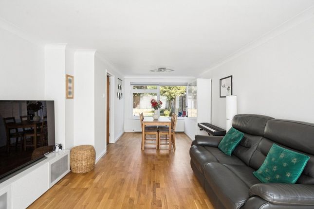 7, Wensley Close, Reading photo 3