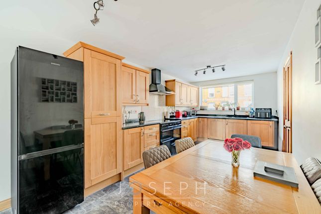 128 Rosehill Road, Ipswich photo 4