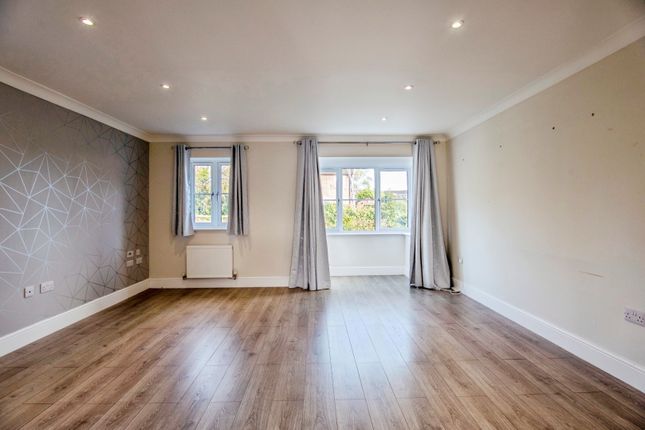 8, Churchfield Meadow, Worcester photo 2