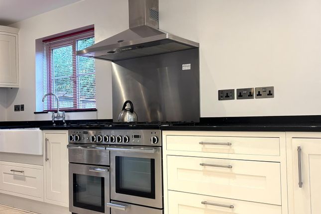 Springfield Court, Chester photo 5