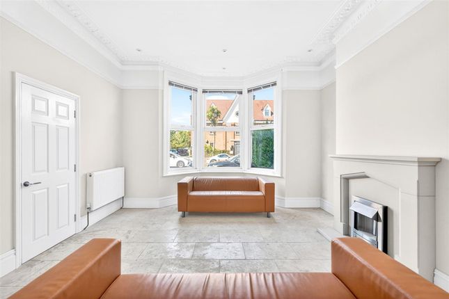 22 Stapleton Hall Road, London photo 4