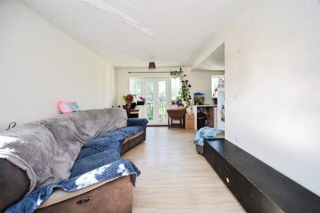105, Kiln Way, Dunstable photo 2