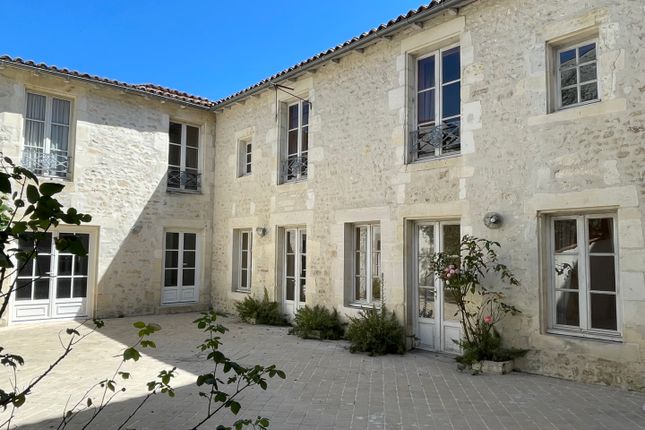 Thumbnail Town house for sale in Saint-Jean-D'angely, Poitou-Charentes, 17400, France