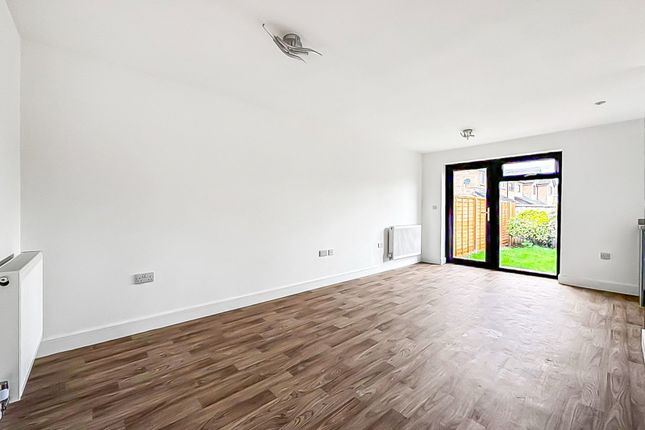 77, The Willows, Gloucester photo 4