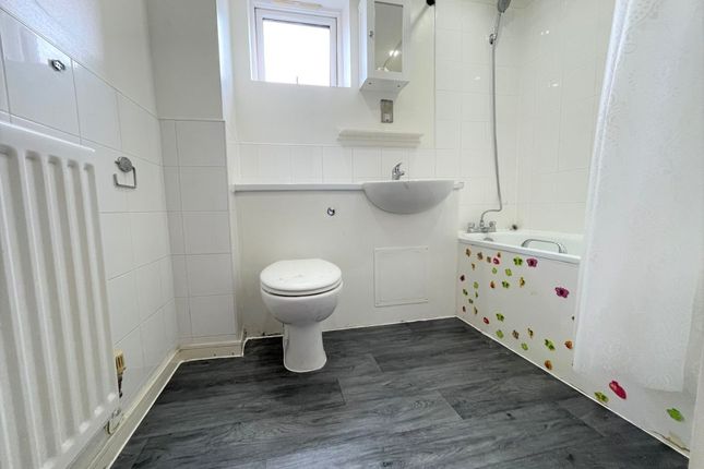 Flat for sale in Malt House Place, Romford