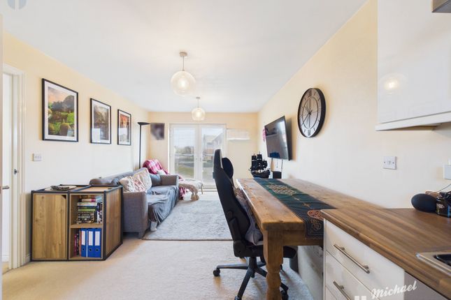 18 Wyatt Way, Aylesbury photo 4