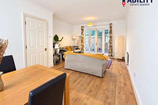 Cottesloe Mews, Waterloo photo 2
