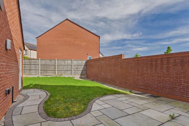 58, Furrow Close, Upton-Upon-Severn photo 2
