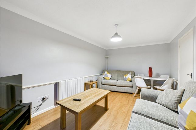 22 Oak House,, Hale Close, Suffolk photo 3