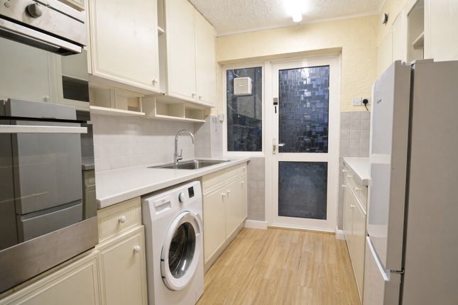 Cherrywood Avenue, Egham photo 2