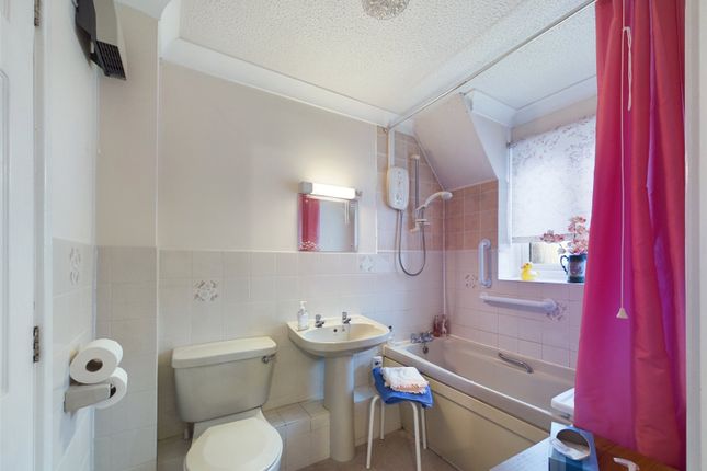 Flat for sale in Wesley Court, Stroud, Gloucestershire