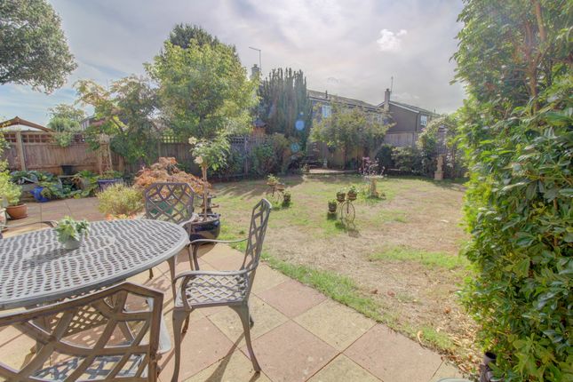 15, Wellington Way, Horley photo 4