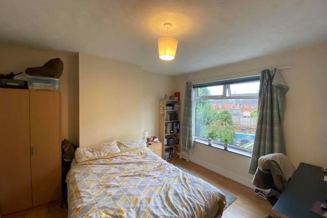 1B, Spear Road, Southampton photo 3