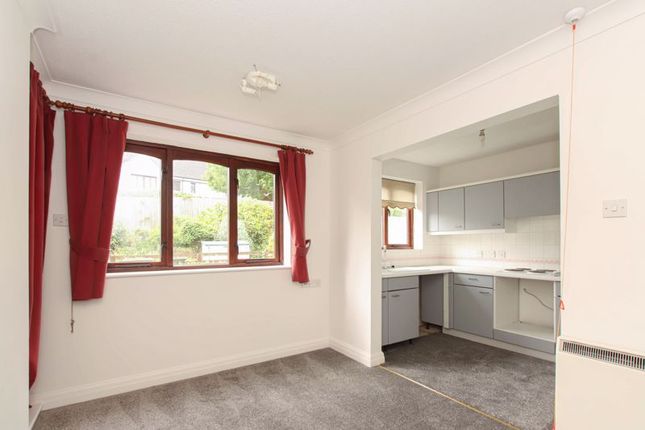14 Gadeview, Cotterells, Hemel Hempstead photo 2