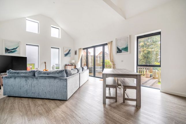14, Folly Lane North, Farnham photo 3