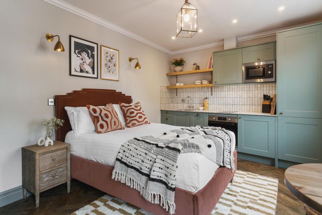 Studio flat on Saint Michael's Hill, Bristol, £3,175/mo