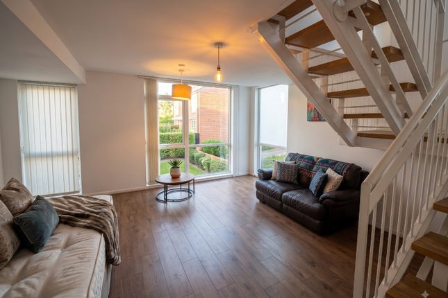 24, Bell Crescent, Manchester photo 2