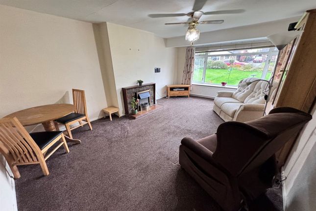 22 Park View Drive, High Peak photo 4