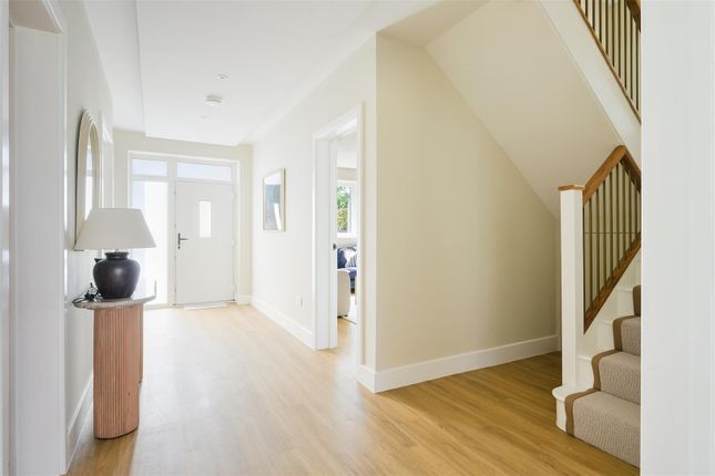 Loveall House, 61a, Nork Way, Banstead photo 4