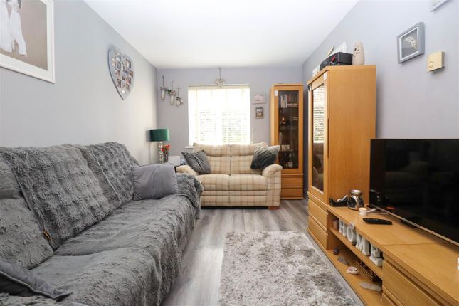 44, St. Swithins Road, Fleet photo 3