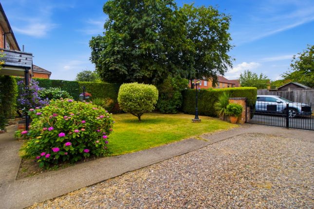 5, Hydefields, Upton-upon-Severn photo 4