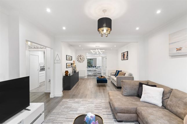 6, Windsor Avenue, Edgware photo 2