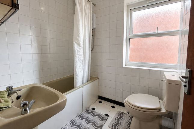 Room 3, 5, Avenue Road, Gosport photo 5