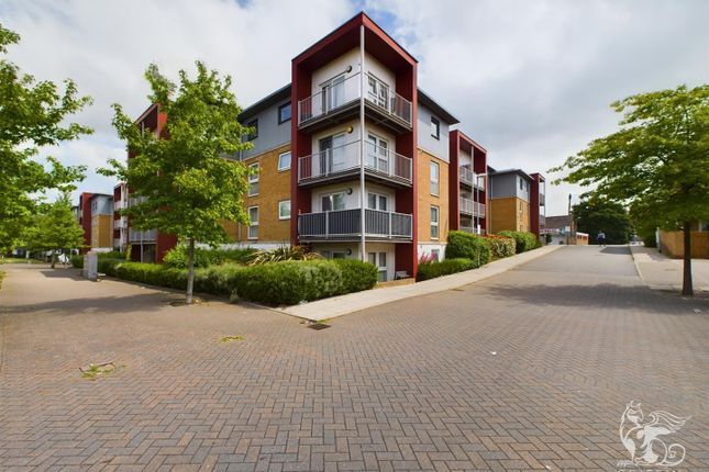 Flat for sale in Saxton Close, Grays