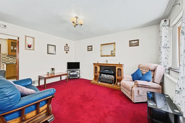 8, Windsor Close, Northampton photo 2