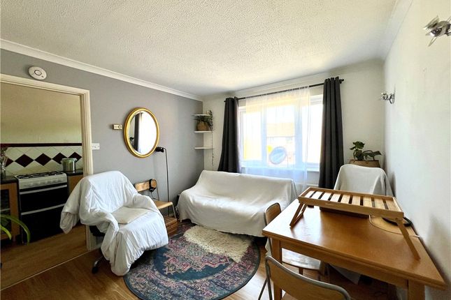 26, Tychbourne Drive, Surrey photo 2