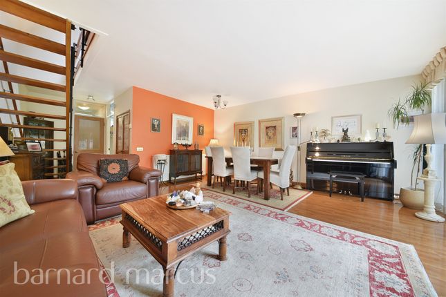 Terraced house for sale in Roundacre, London