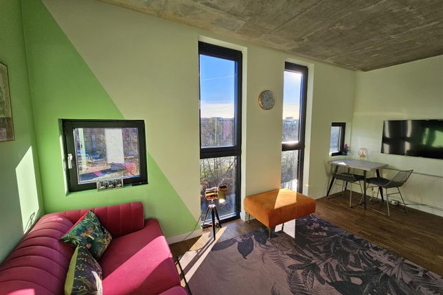 Apt 315, Chips, New Islington photo 4