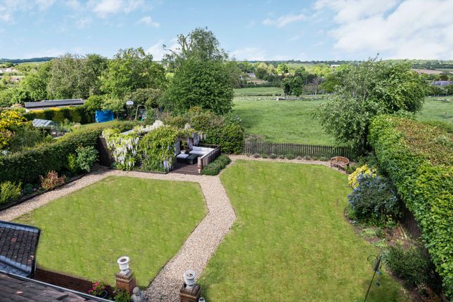 14, Hollybush Lane, St Albans photo 4