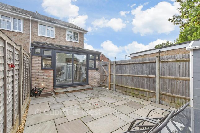 42, The Fieldings, Nr Horsham photo 2