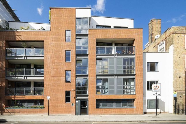 Thumbnail Flat for sale in Goldsmiths Row, London