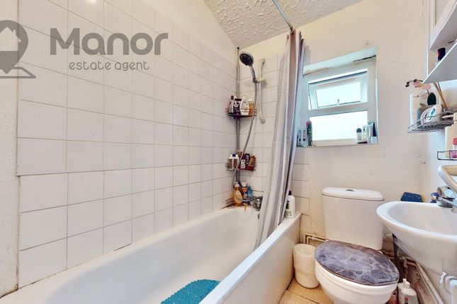 Flat for sale in The Warren, Manor Park