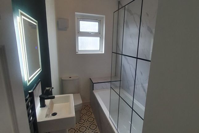 62  Flat 4, Stamford Street East, Ashton-under-Lyne photo 3