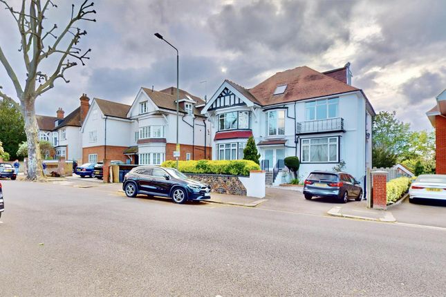 Flat for sale in Dollis Avenue, London