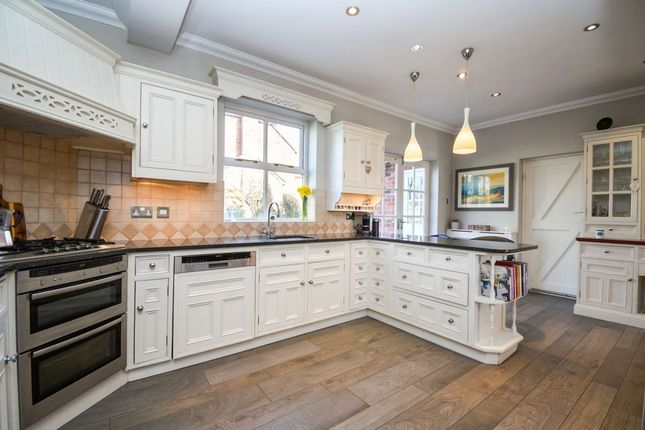 2 Broad Oak Park, Manchester photo 3