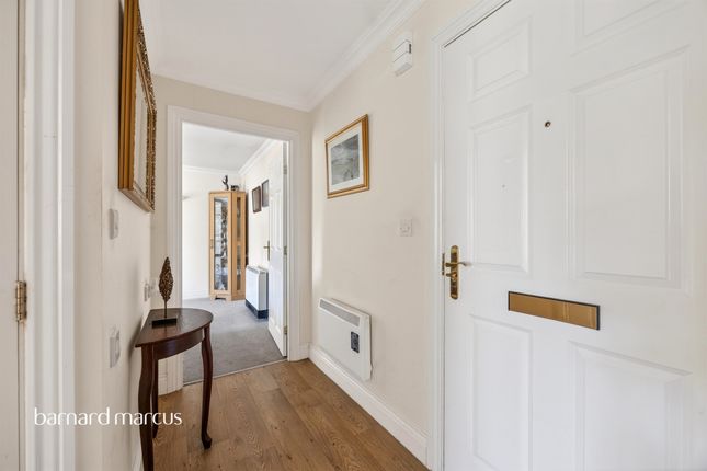 Flat 19, Pegasus Court, 6, Bolters Lane, Banstead photo 4