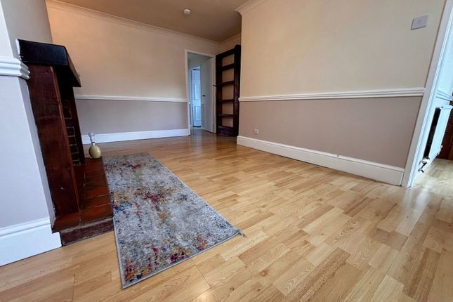 31, Queens Drive, Swadlincote photo 2